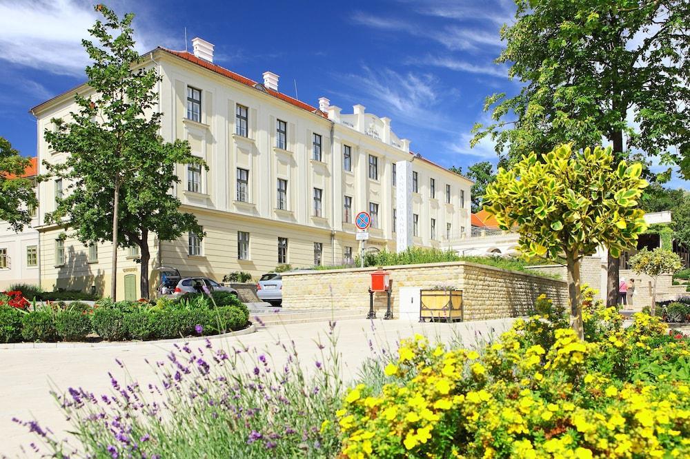 ANNA GRAND HOTEL BALATONF RED 4 Magyarorsz g HUF 83695 rt l